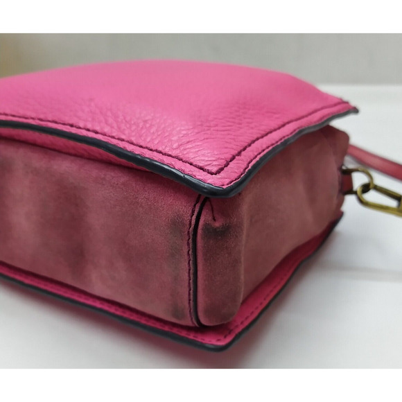 Fossil Pink Pebbled Leather Zipper Pockets Crossbody Bag - Picture 9 of 16